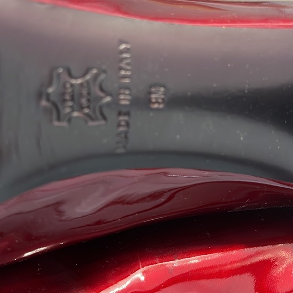 Via Spiga Dark ruby peep toe pump with strap detail. Size 8. - Picture 8 of 8